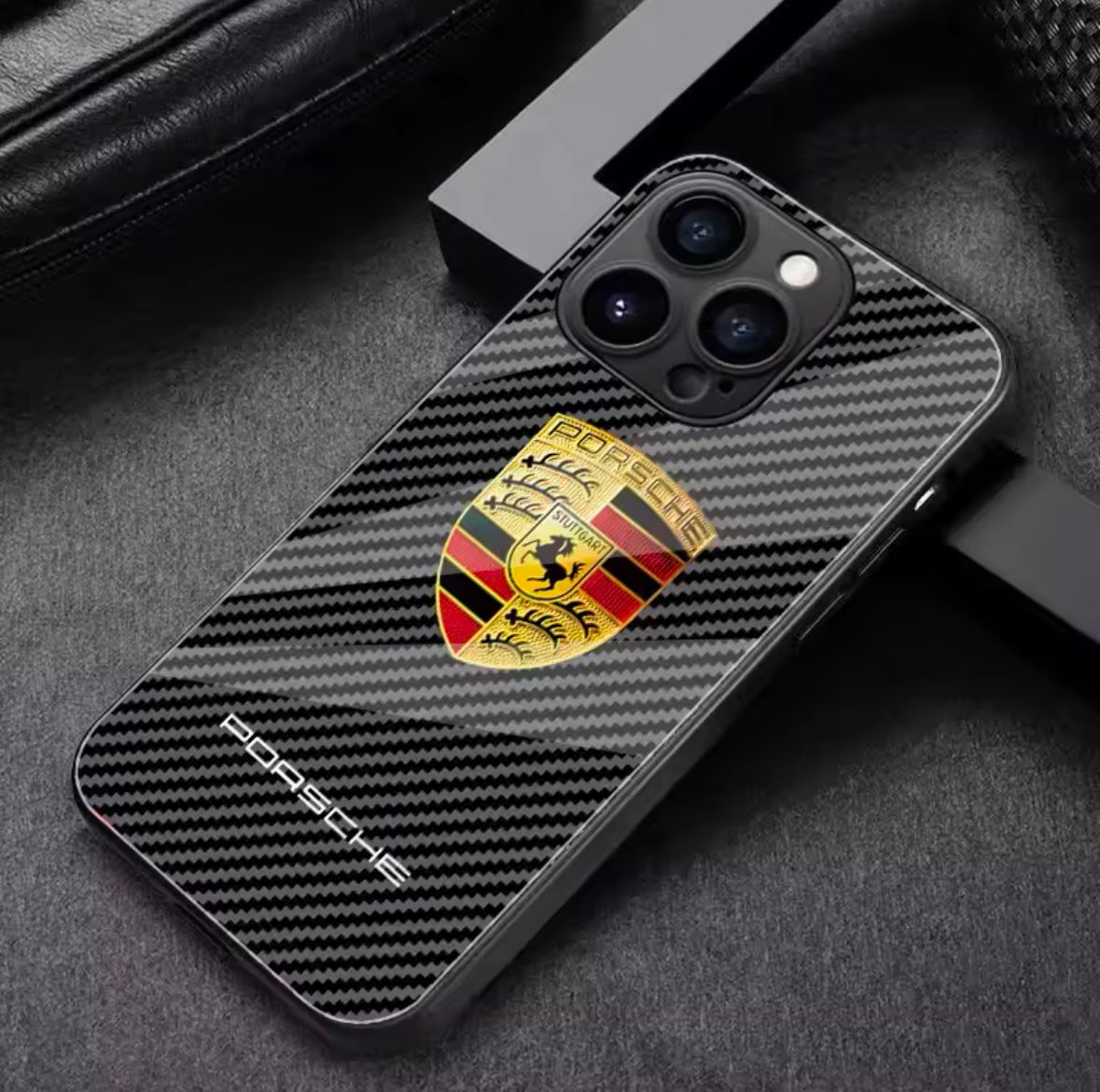 Cover Carbon Porsche – Lusso e Protezione